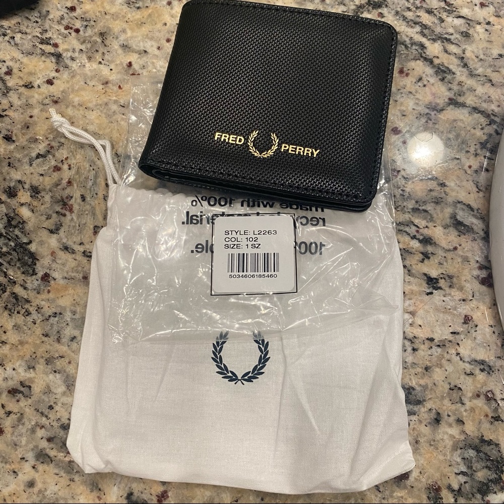 NWT Men’s Fred Perry wallet